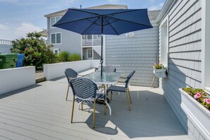 Outdoor dining - Cozy Westbrook Vacation Rental - Walk to Beach! (Westbrook)