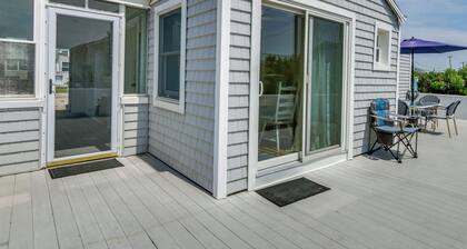 Cozy Westbrook Vacation Rental - Walk to Beach!