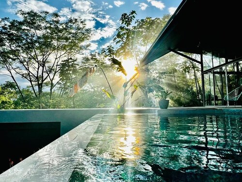 Private Ocean View Mountain Adventure Awaits!