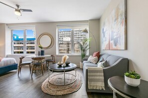 TV - Charming Studio Near French Quarter (New Orleans)