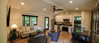 Valley Overlook, Peninsula, Ohio - Luxury Cabin adjoins National Park
