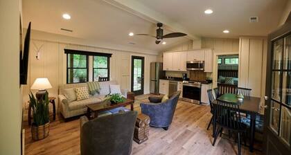 Valley Overlook, Peninsula, Ohio - Luxury Cabin adjoins National Park
