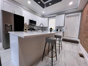 Private kitchen - Your Dream Baltimore Getaway! (Baltimore)