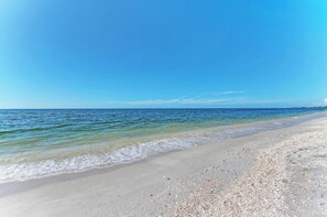 Liegestühle, Strandtücher
