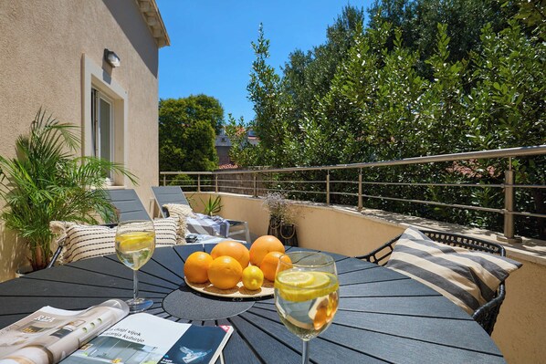 Apartment (1 Bedroom) | Balcony