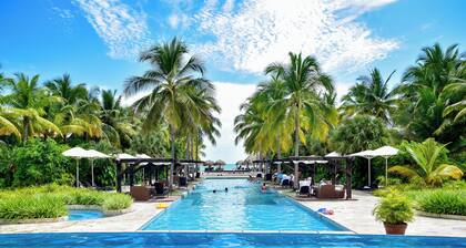 Modern - Steps to Beach Club & Shops - Sleeps 10