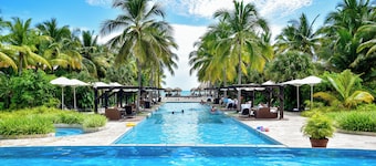 Modern - Steps to Beach Club & Shops - Sleeps 10