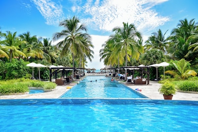 Modern - Steps to Beach Club & Shops - Sleeps 10
