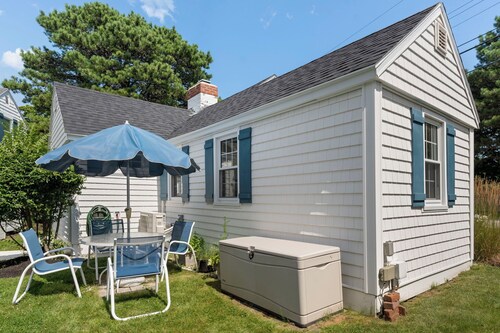 Updated Cottage - Steps to Pine Point Beach!