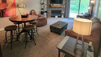 TV, fireplace
