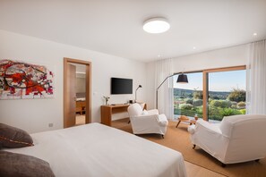 5 bedrooms, iron/ironing board, travel cot, WiFi