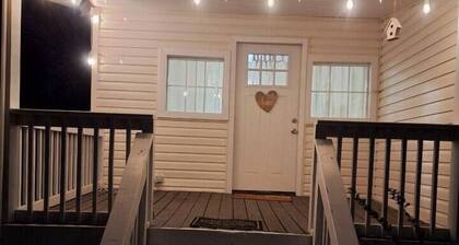 Serenity Cottage: Near Downtown Knoxville & UT