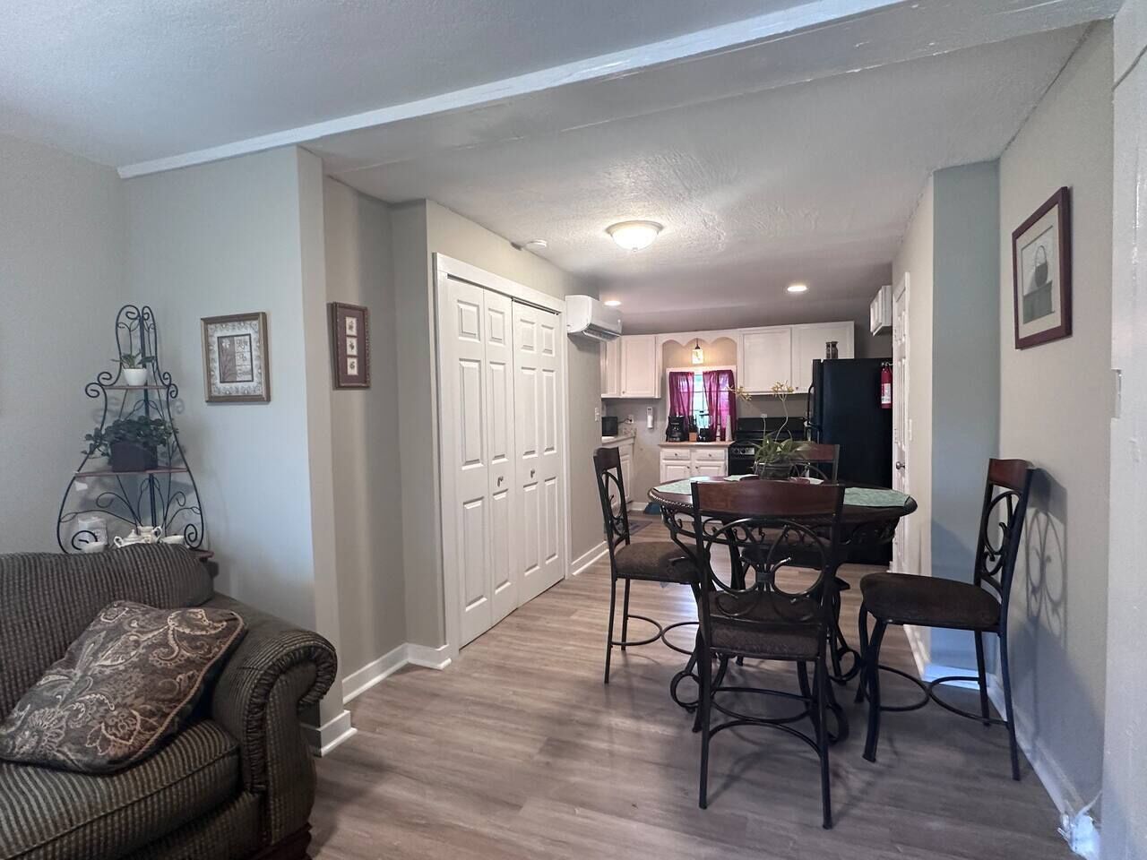 Smart TV, fireplace, offices