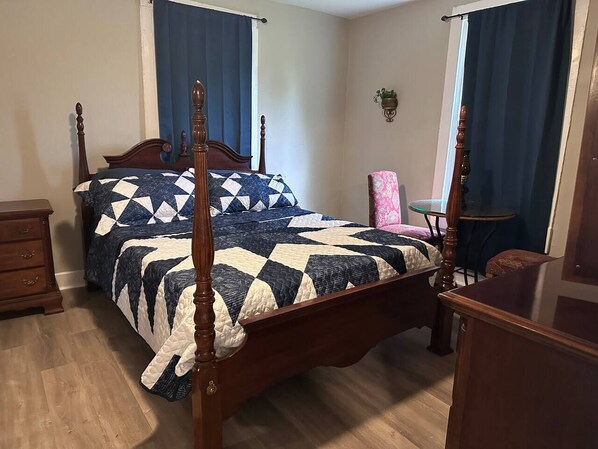 3 chambres, bureau, fer et planche à repasser, accès au Wi-Fi (inclus)