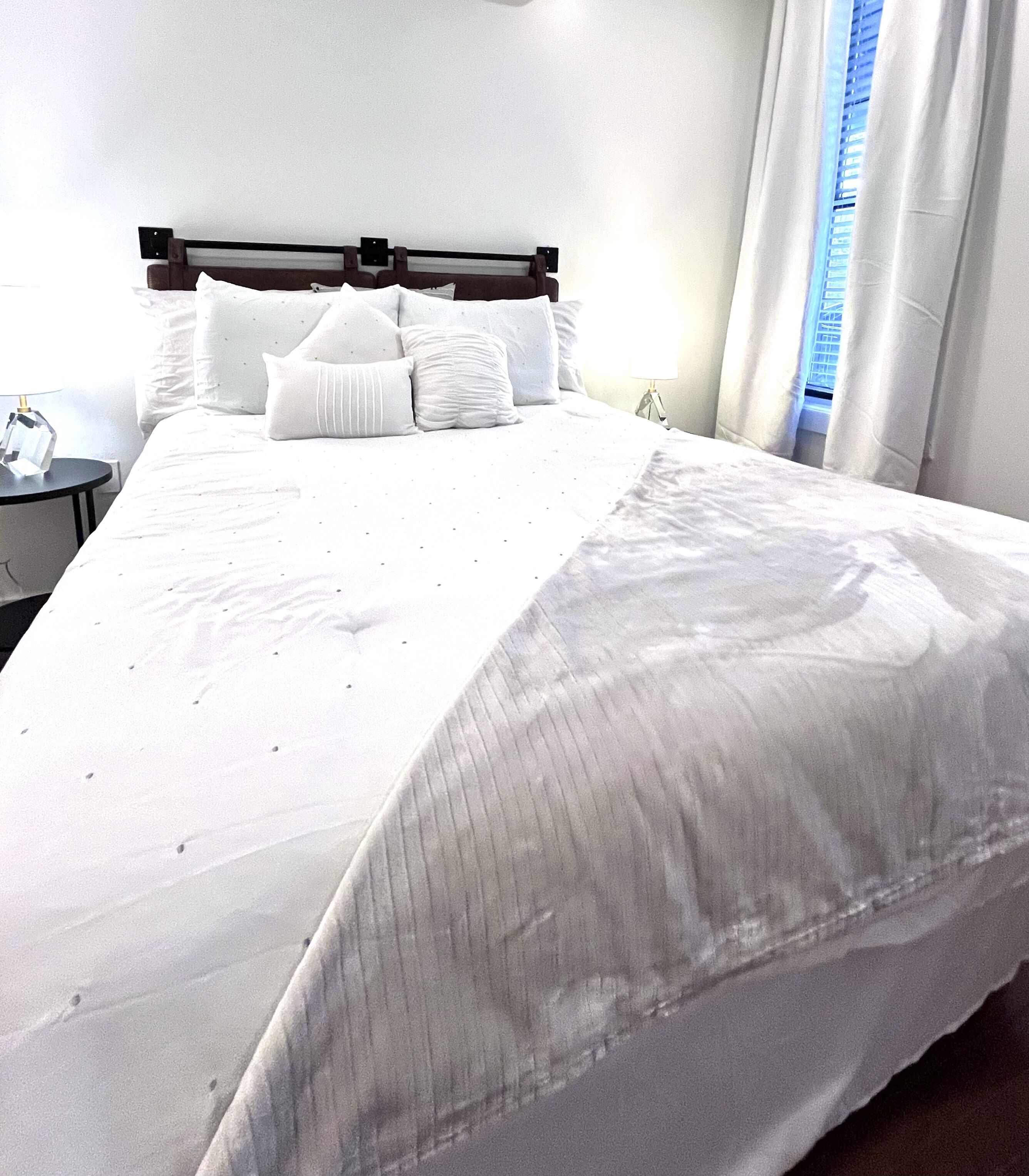 Safe and Cozy 1 bed/1 bath 200 Sale UNTIL May1