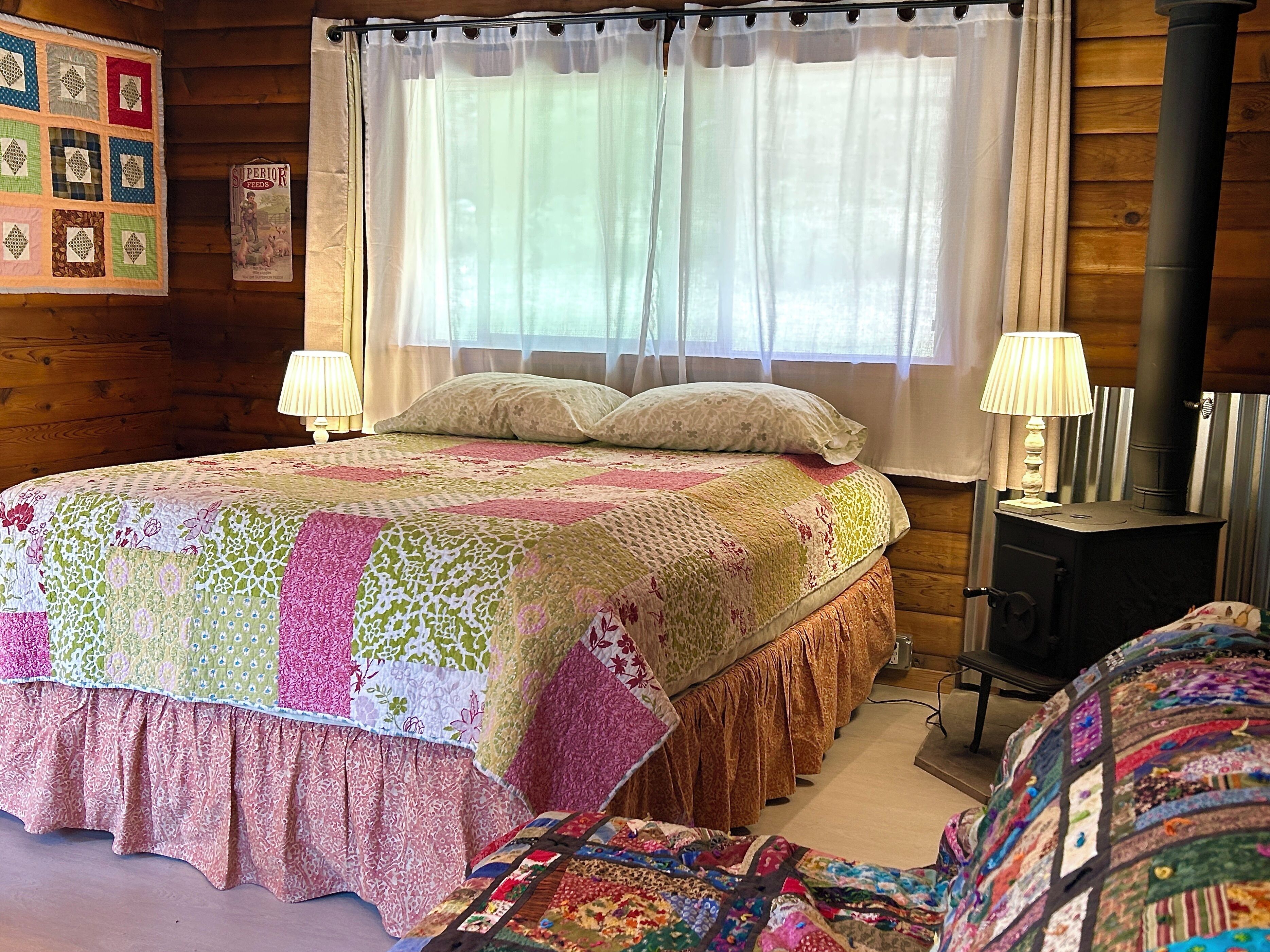 Newly Renovated Dog friendly Studio Nestled At the Base of the North Cascades!