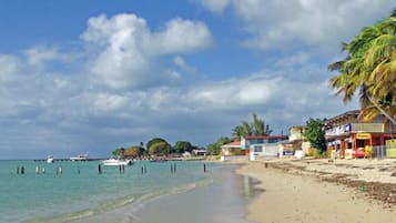 Beach nearby, sun loungers, beach towels