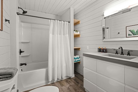 Hair dryer. 2BR Near Duluth + Spacious & Work‑Friendly