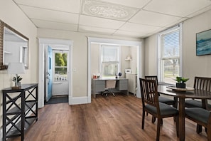 Dining - 923 · Cumming Avenue Rentals #923 (Superior)