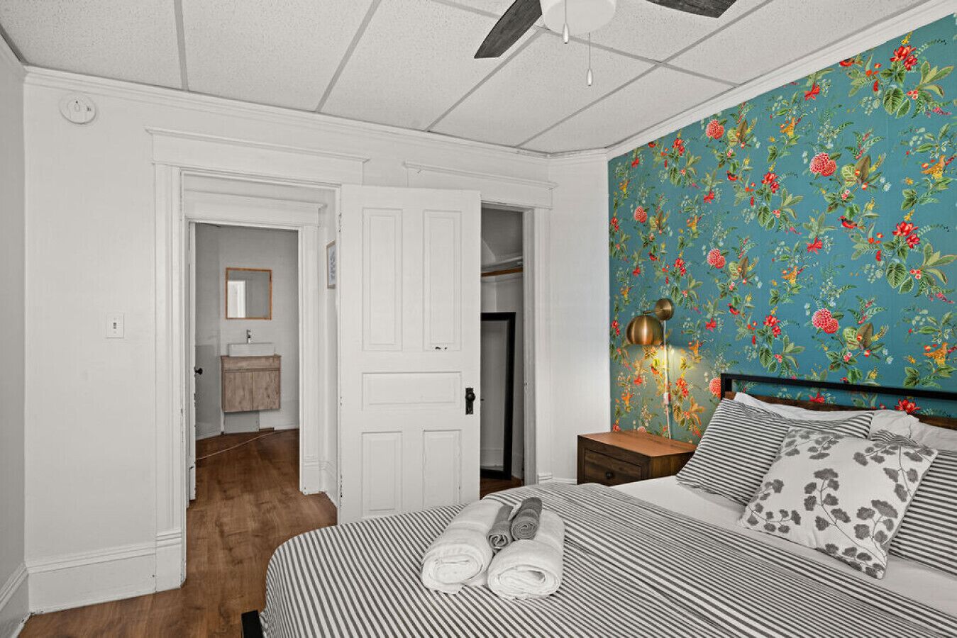 2 Schlafzimmer, Schreibtisch, Bügeleisen/Bügelbrett, WLAN