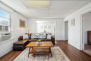 TV - 921 · Cumming Avenue Rentals #921 (Superior)
