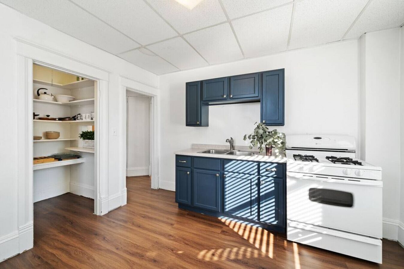 冰箱、微波炉、烤箱、炉灶