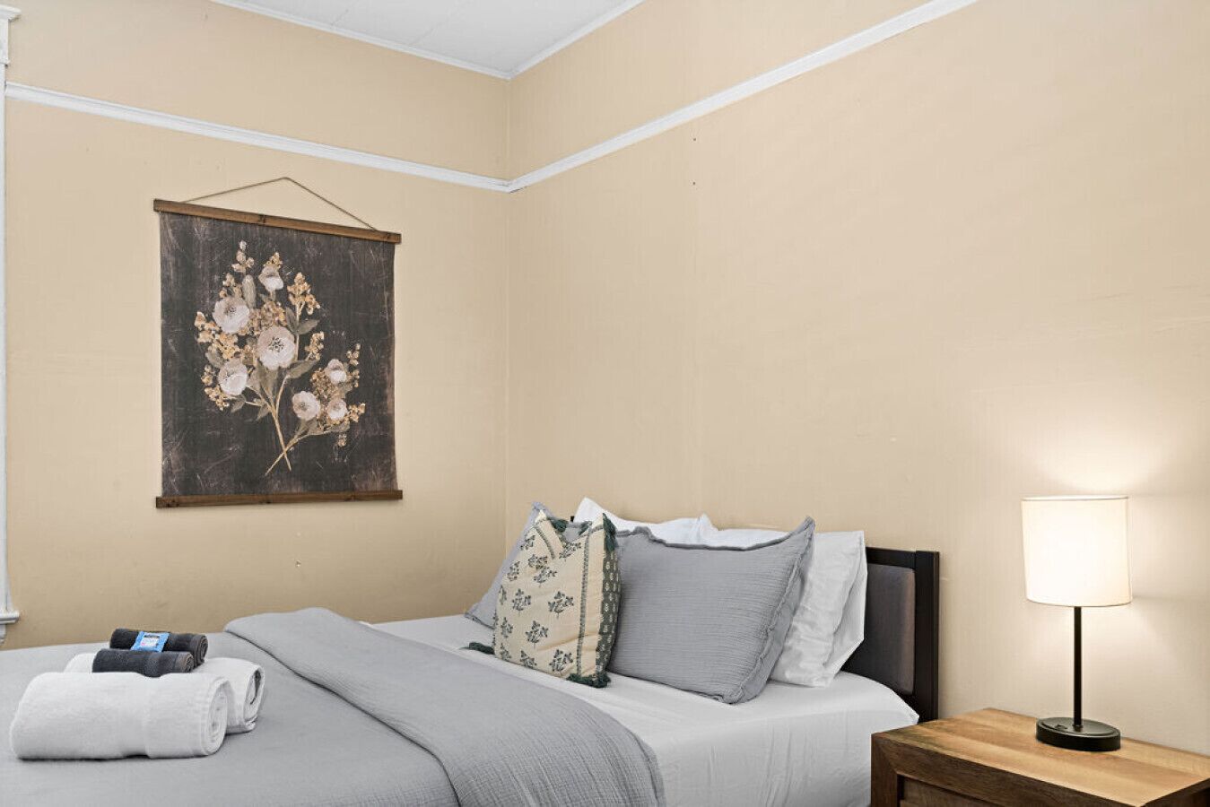 2 bedrooms, desk, iron/ironing board, WiFi