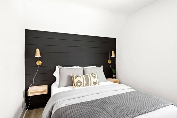 3 Schlafzimmer, Schreibtisch, Bügeleisen/Bügelbrett, Reisekinderbett