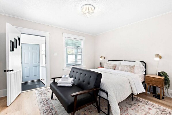 1 habitación, escritorio, tabla de planchar con plancha y wifi