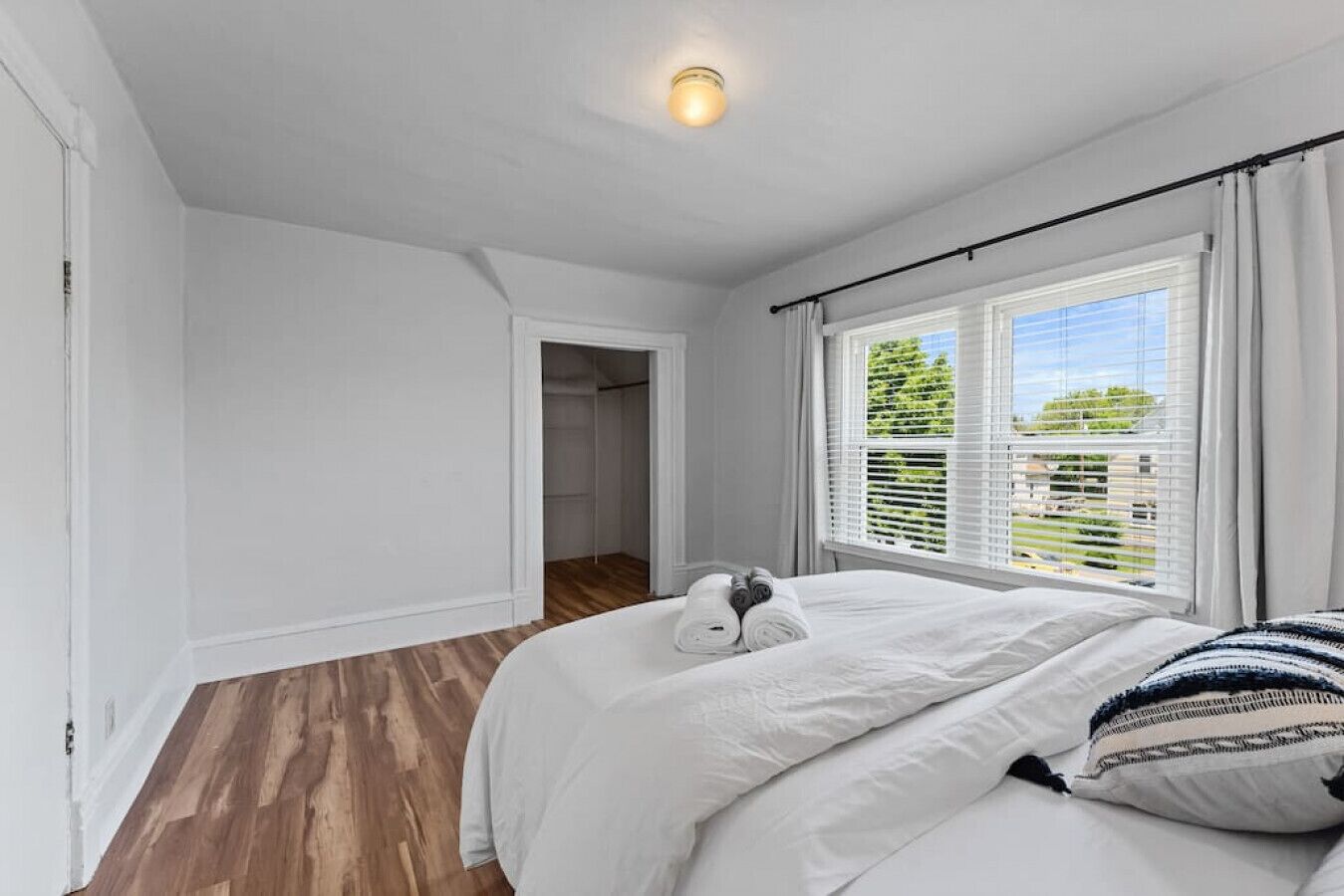 2 bedrooms, desk, iron/ironing board, travel cot