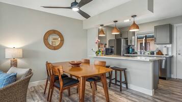 Luxury Condo | Dining room