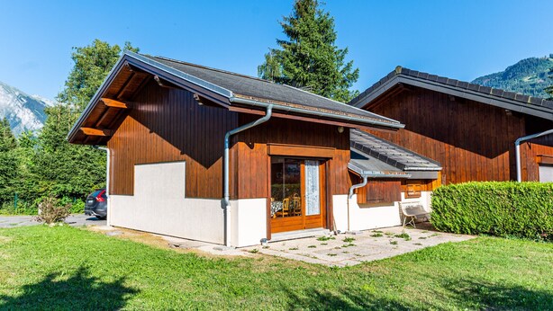 A wooden cabin with a sloped roof, a front door, and a small porch area. - wonderful Chalet 6 ppl, mountain view (Morillon)