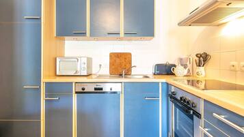 Réfrigérateur, micro-ondes, four, lave-vaisselle