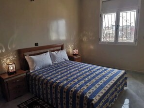 2 sovrum, strykjärn/strykbräda och sängkläder