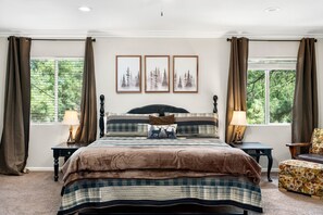 5 bedrooms, travel cot, WiFi, bed sheets - Rainbow Lake Retreat: Lakeside Cabin for Big Families & Groups!
 (Pinetop-Lakeside)