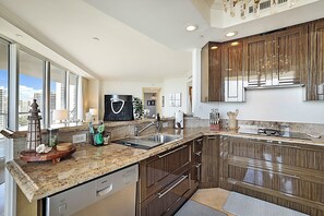 Cookware/dishes/utensils