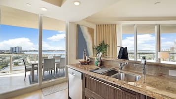 Batterie de cuisine, vaisselle et ustensiles