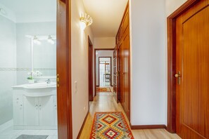 Badekar, hårtørrer, håndklæder, Sæbe