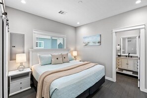 3 bedrooms, iron/ironing board, free WiFi, bed sheets - Pet Friendly! Walk to Beach!! (Bolivar Peninsula)