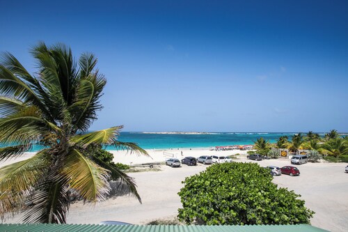 Beautiful 2BD sea view, Orient bay beach