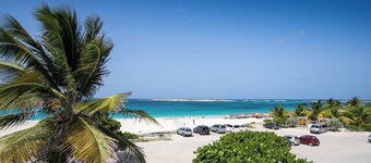 Beautiful 2BD sea view, Orient bay beach