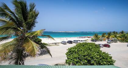 Beautiful 2BD sea view, Orient bay beach