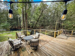 Terrace/patio - Enchanting River - Waterfront A Frame Cabin (Yulan)