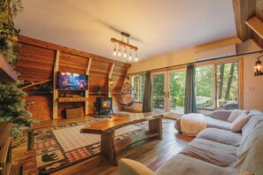 Living area - Enchanting River - Waterfront A Frame Cabin (Yulan)