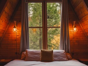 2 bedrooms, WiFi, bed sheets - Enchanting River - Waterfront A Frame Cabin (Yulan)