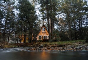 Exterior - Enchanting River - Waterfront A Frame Cabin (Yulan)