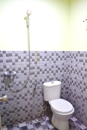 Bathroom - Semampir Residence by Occupied  (Surabaya)