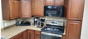Luxurious 2 Bdrm Garage Apartment - Convenient 2 Downtown Houston