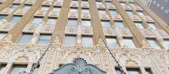 Spacious Designer Apartment Downtown Tulsa-Gym Access