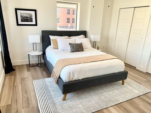 1 slaapkamer, een strijkplank/strijkijzer, wifi, beddengoed